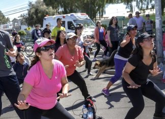 Baile entretenido se toma la plaza de armas de Coquimbo Baile entretenido se toma la plaza de armas de Coquimbo