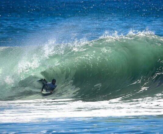 Pelluhue coronó a los nuevos monarcas del bodyboard: Cristóbal Tobar y Constanza Soto brillan en el Open Tres Peñas 2026
